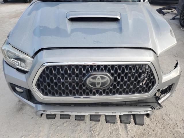 3TMCZ5AN0JM171226 - 2018 TOYOTA TACOMA DOUBLE CAB GRAY photo 11