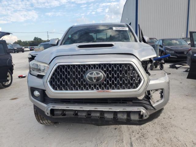 3TMCZ5AN0JM171226 - 2018 TOYOTA TACOMA DOUBLE CAB GRAY photo 5