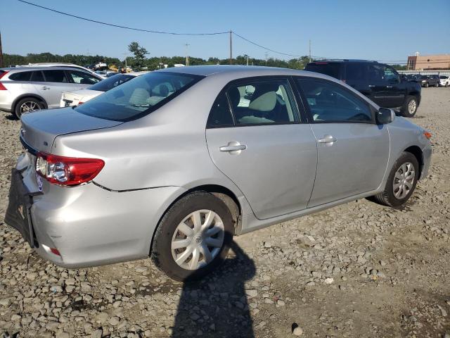 2T1BU4EEXBC720908 - 2011 TOYOTA COROLLA BASE فضي صورة 3