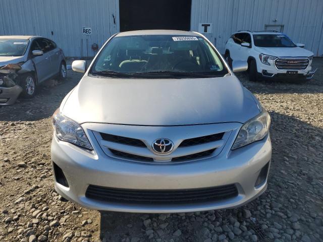 2T1BU4EEXBC720908 - 2011 TOYOTA COROLLA BASE فضي صورة 5