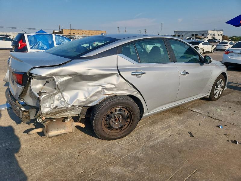 1N4BL4BW6KC197496 - 2019 NISSAN ALTIMA S SILVER photo 3