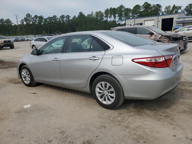4T1BF1FK8GU501402 - 2016 TOYOTA CAMRY LE SILVER photo 2