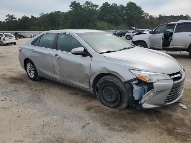 4T1BF1FK8GU501402 - 2016 TOYOTA CAMRY LE SILVER photo 4