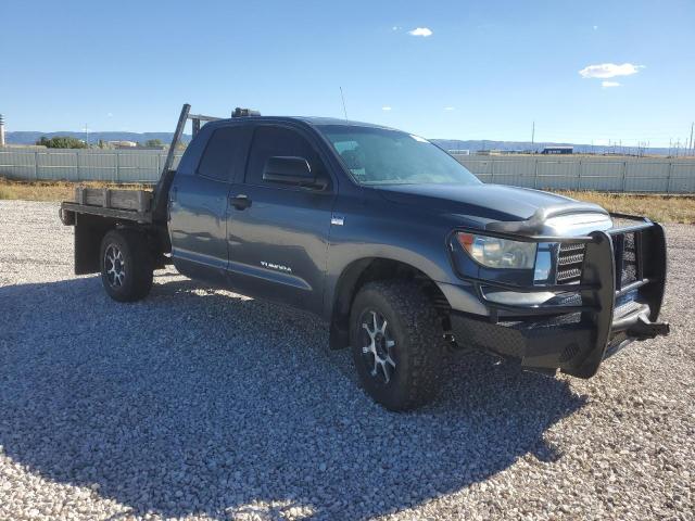 5TFBT54188X010682 - 2008 TOYOTA TUNDRA DOUBLE CAB GRAY photo 4