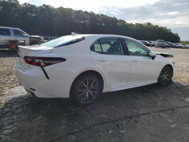 4T1G11AK2RU214121 - 2024 TOYOTA CAMRY SE NIGHT SHADE WHITE photo 3