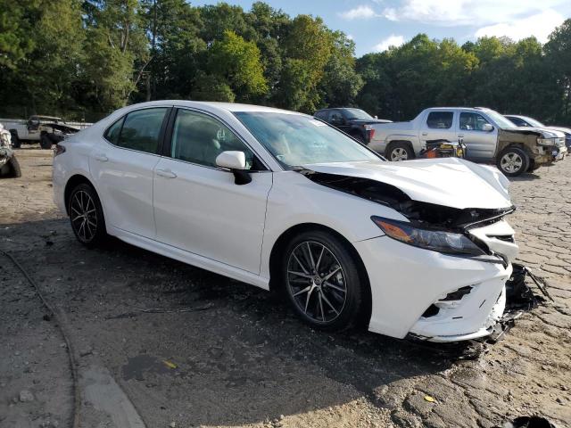 4T1G11AK2RU214121 - 2024 TOYOTA CAMRY SE NIGHT SHADE WHITE photo 4