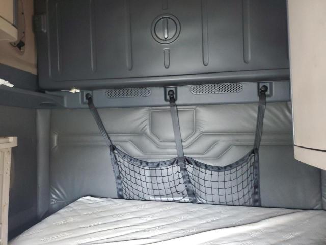 1FUJGLD5XFLGE3882 - 2015 FREIGHTLINER CASCADIA WHITE photo 6