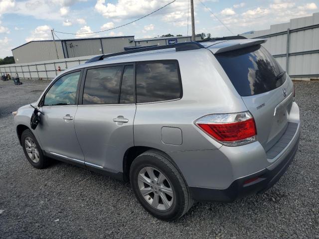 5TDZK3EH8BS038917 - 2011 TOYOTA HIGHLANDER BASE Silber Foto 2
