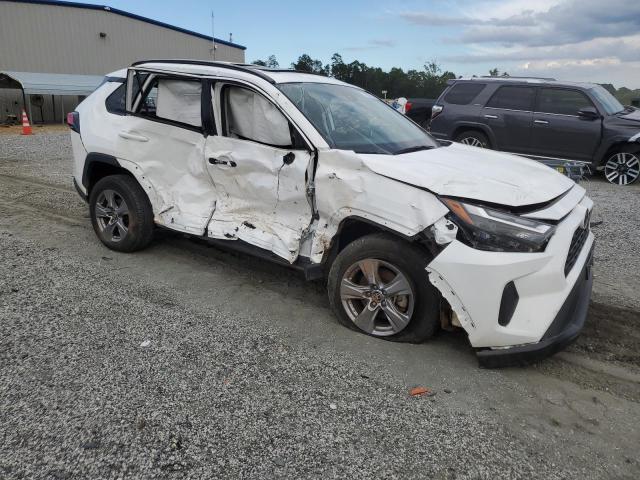 2T3W1RFV7NC196747 - 2022 TOYOTA RAV4 XLE WHITE photo 4
