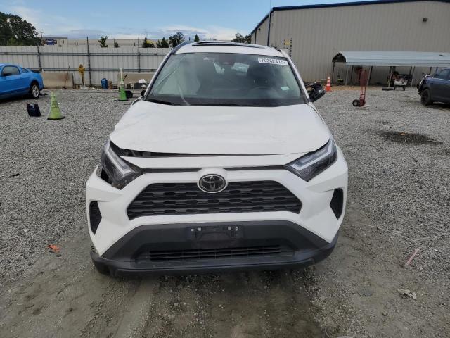 2T3W1RFV7NC196747 - 2022 TOYOTA RAV4 XLE WHITE photo 5