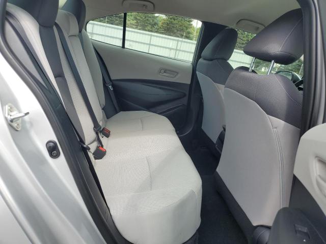 5YFEPMAE2NP382774 - 2022 TOYOTA COROLLA LE 银色 照片 10