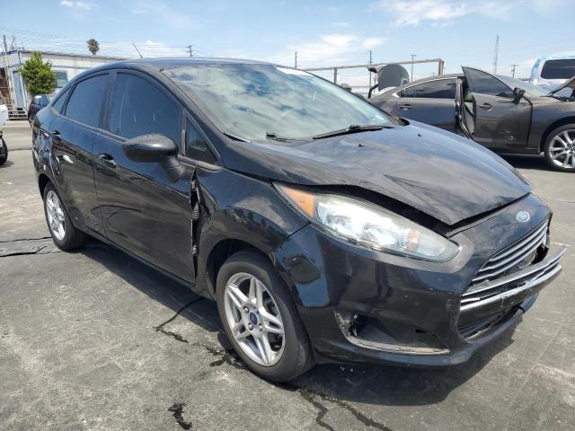 3FADP4BJ5JM135814 - 2018 FORD FIESTA SE BLACK photo 4