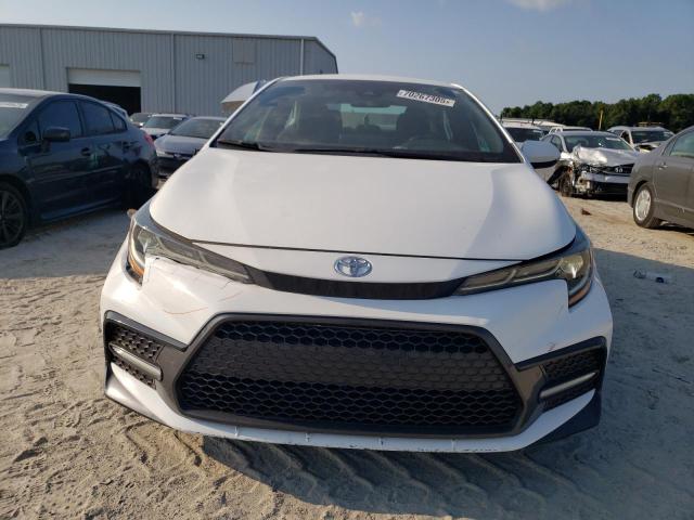 5YFS4MCE9NP105404 - 2022 TOYOTA COROLLA SE WHITE photo 5