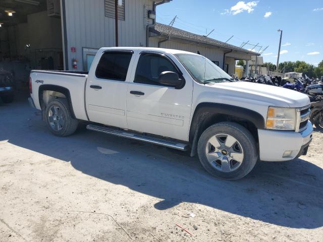 3GCPKSE3XBG325504 - 2011 CHEVROLET SILVERADO K1500 LT WHITE photo 4