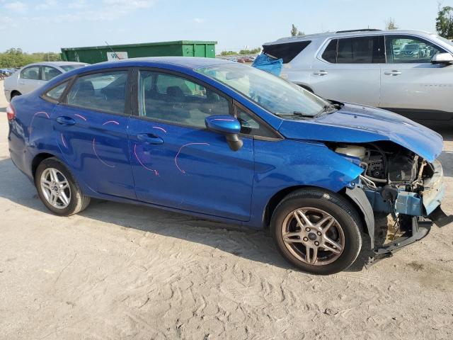 3FADP4BJ2JM145944 - 2018 FORD FIESTA SE BLUE photo 4