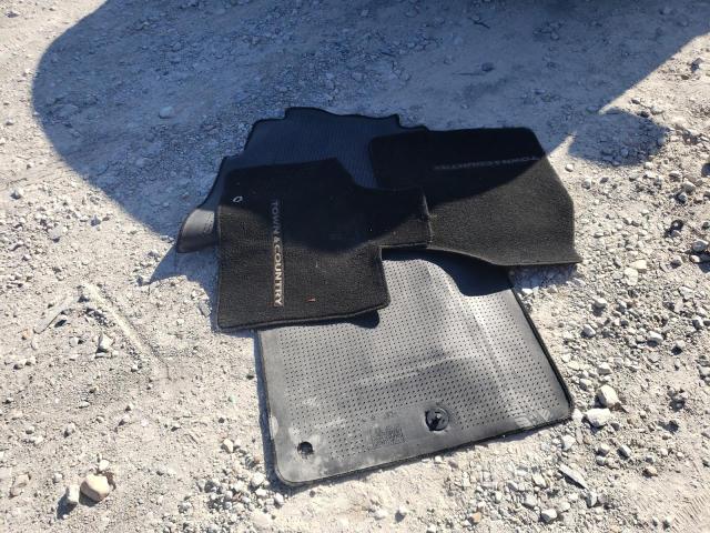 2C4RC1BG8FR600875 - 2015 CHRYSLER TOWN & COU TOURING TAN photo 13