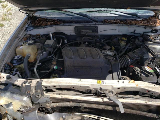 1FMYU03184KA61209 - 2004 FORD ESCAPE XLT SILVER photo 11