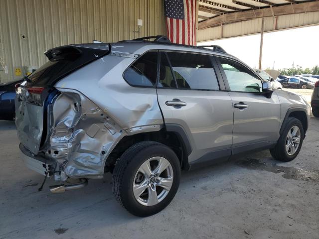 2T3W1RFV9KW033477 - 2019 TOYOTA RAV4 XLE ვერცხლისფერი ფოტო 3