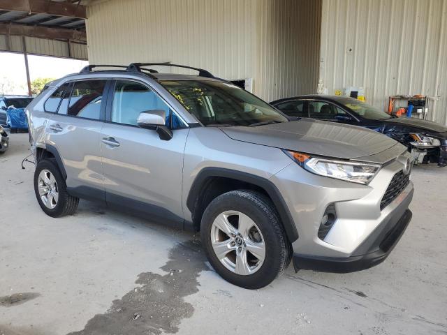 2T3W1RFV9KW033477 - 2019 TOYOTA RAV4 XLE ვერცხლისფერი ფოტო 4