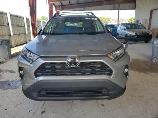 2T3W1RFV9KW033477 - 2019 TOYOTA RAV4 XLE ვერცხლისფერი ფოტო 5