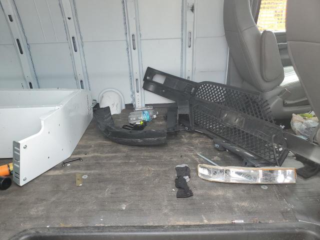 1GCWGBFP5K1277875 - 2019 CHEV EXPRESS G2500 WHITE photo 11