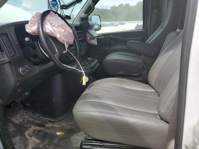 1GCWGBFP5K1277875 - 2019 CHEV EXPRESS G2500 WHITE photo 7