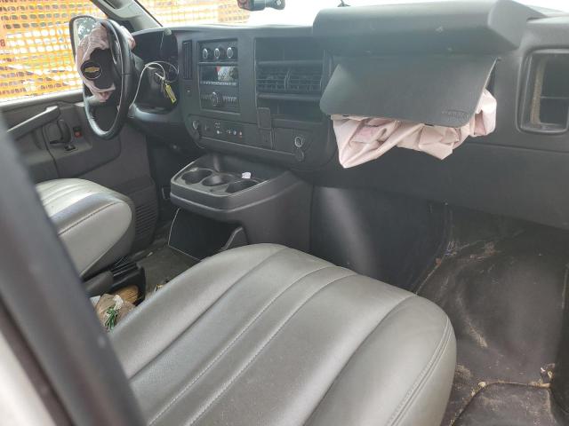 1GCWGBFP5K1277875 - 2019 CHEV EXPRESS G2500 WHITE photo 8