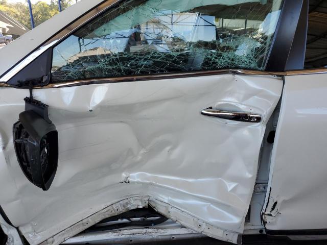 5N1AT2MTXKC842675 - 2019 NISSAN ROGUE S WHITE photo 7