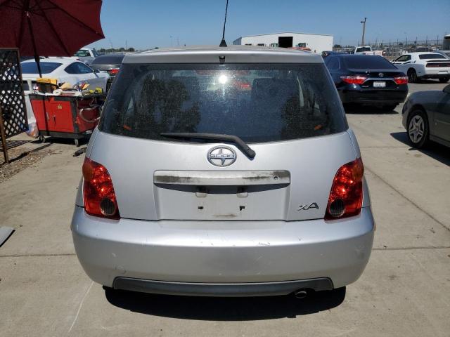 JTKKT624840053627 - 2004 TOYOTA SCION XA SILVER photo 6