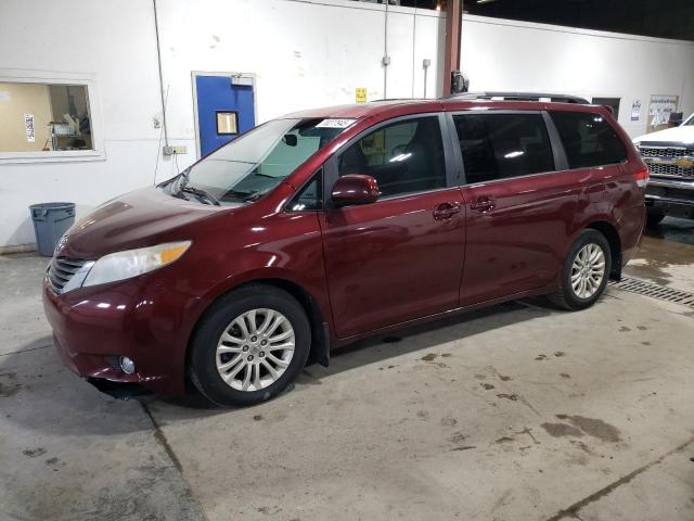 2013 TOYOTA SIENNA XLE, 
