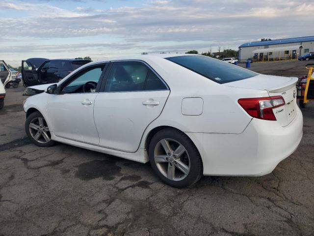 4T1BF1FK2CU193265 - 2012 TOYOTA CAMRY BASE WHITE photo 2