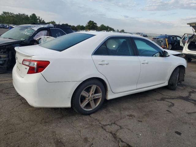4T1BF1FK2CU193265 - 2012 TOYOTA CAMRY BASE WHITE photo 3