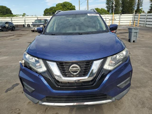 5N1AT2MT6JC788810 - 2018 NISSAN ROGUE S Blau Foto 5