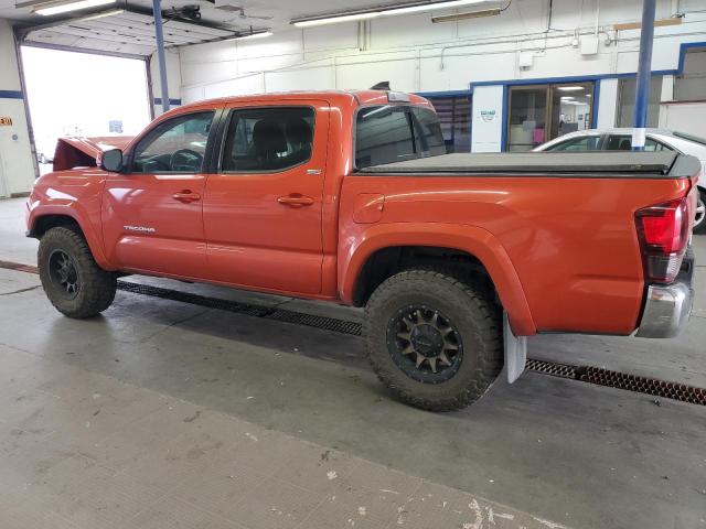 5TFCZ5AN0JX123719 - 2018 TOYOTA TACOMA DOUBLE CAB ORANGE photo 2