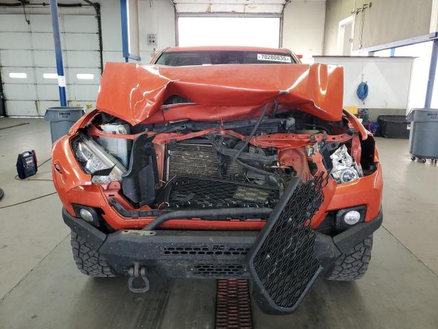 5TFCZ5AN0JX123719 - 2018 TOYOTA TACOMA DOUBLE CAB ORANGE photo 5
