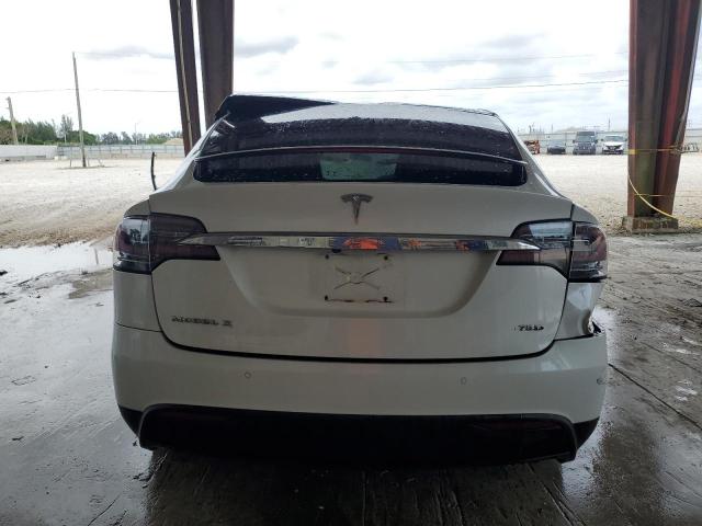 5YJXCBE29HF037881 - 2017 TESLA MODEL X WHITE photo 6