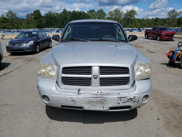 1D7HW48NX6S652135 - 2006 DODGE DAKOTA QUAD SLT SILVER photo 5