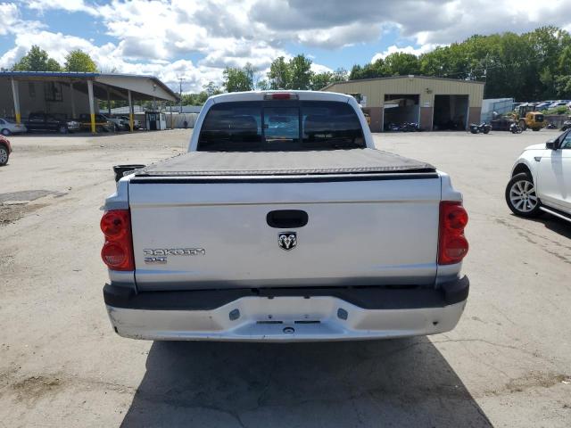 1D7HW48NX6S652135 - 2006 DODGE DAKOTA QUAD SLT SILVER photo 6