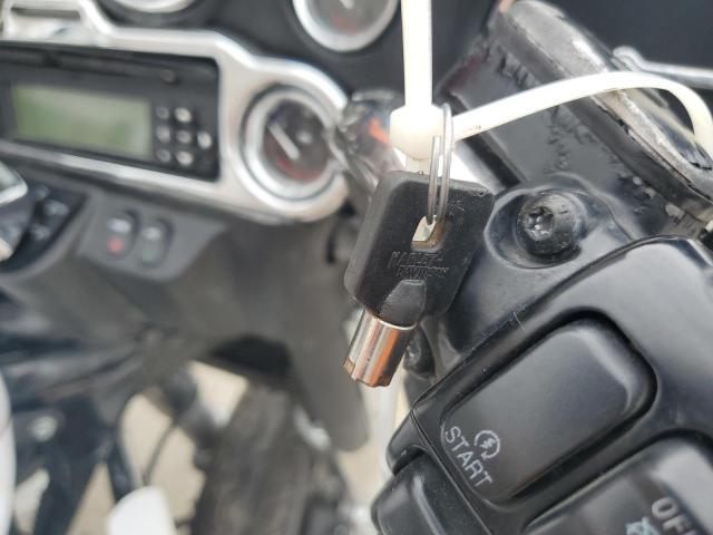 1HD1FC4147Y651441 - 2007 HARLEY-DAVIDSON FLHTCUI WHITE photo 8