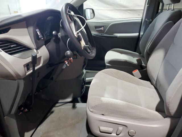 5TDKZ3DCXJS930409 - 2018 TOYOTA SIENNA LE RED photo 7