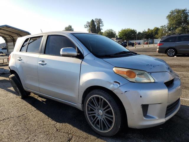 JTKKU4B41AJ053864 - 2010 TOYOTA SCION XD ვერცხლისფერი ფოტო 4