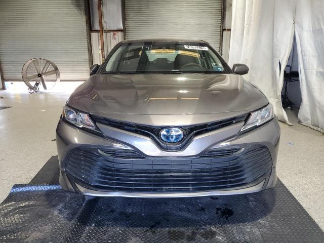 4T1C31AK2LU525600 - 2020 TOYOTA CAMRY LE GRAY photo 5