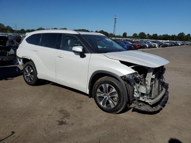 5TDGZRBH6NS594903 - 2022 TOYOTA HIGHLANDER XLE 白色 照片 4