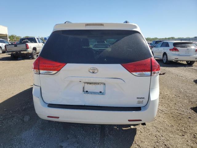 5TDDK3DC3CS037059 - 2012 TOYOTA SIENNA XLE WHITE photo 6