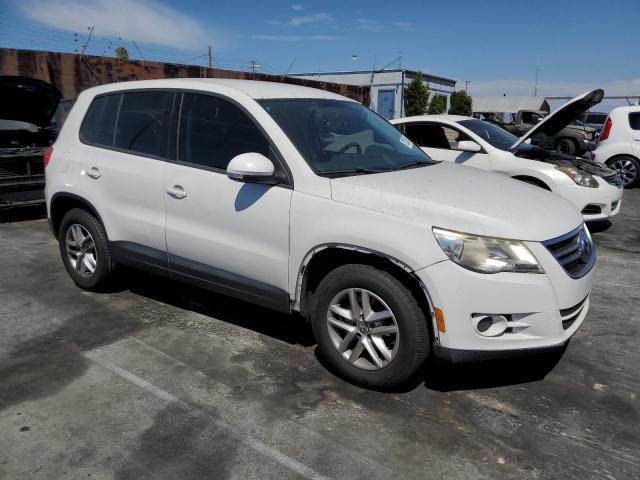 WVGAV7AX5BW516683 - 2011 VOLKSWAGEN TIGUAN S WHITE photo 4