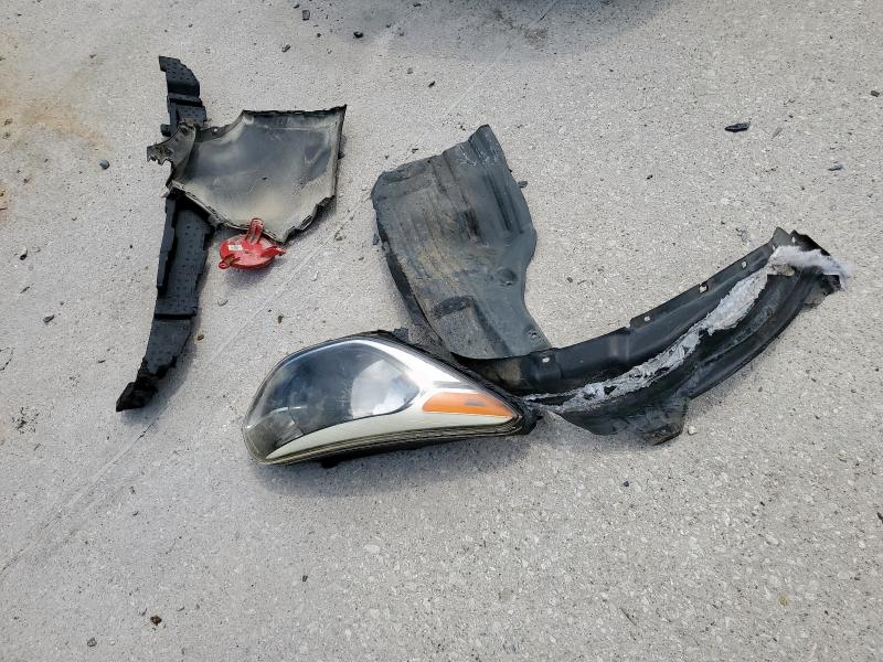 2T3ZFREV7GW304804 - 2016 TOYOTA RAV4 LE WHITE photo 13