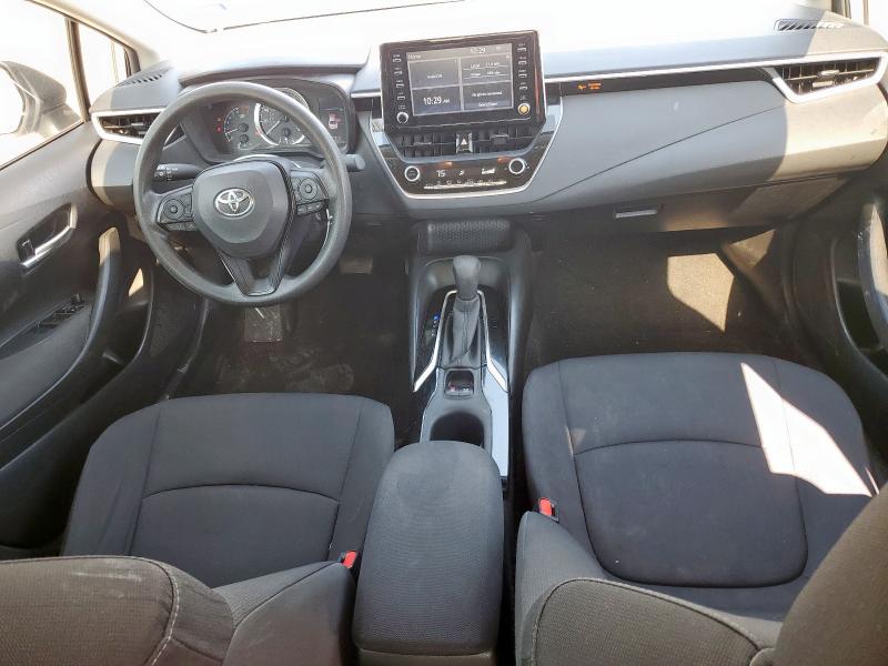 JTDEPRAE1LJ064188 - 2020 TOYOTA COROLLA LE Srebrny zdjęcie 8