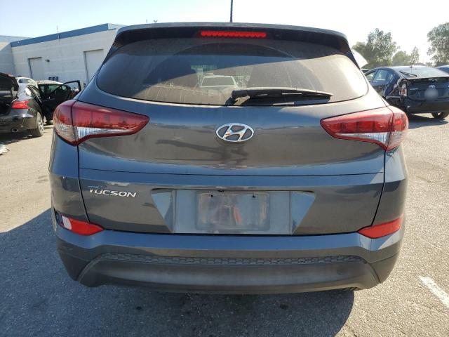 KM8J23A49HU488172 - 2017 HYUNDAI TUCSON SE GRAY photo 6