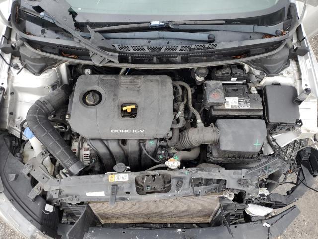 3KPFK4A72JE168853 - 2018 KIA FORTE LX Сріблястий фото 11