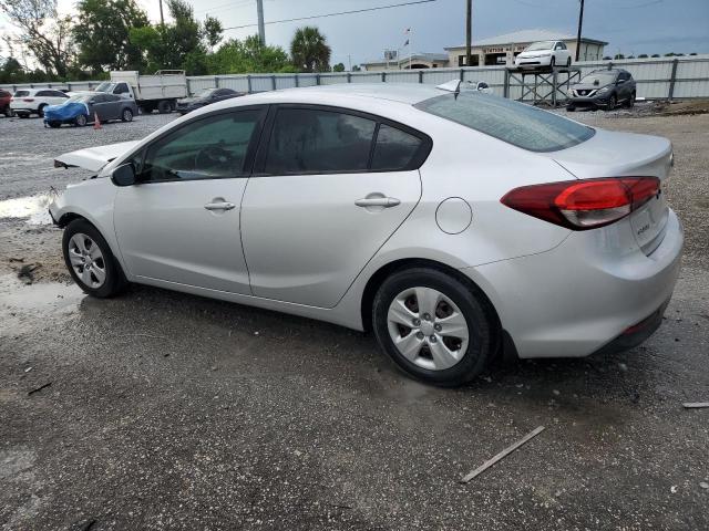 3KPFK4A72JE168853 - 2018 KIA FORTE LX Сріблястий фото 2